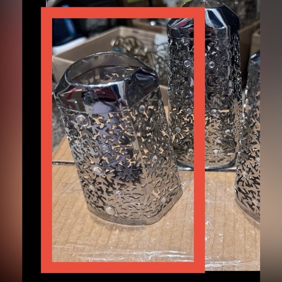 Bath & Body Works Soap Holder Metal Decor - RESERVED for @tiffanywhite895 - Picture 1 of 3